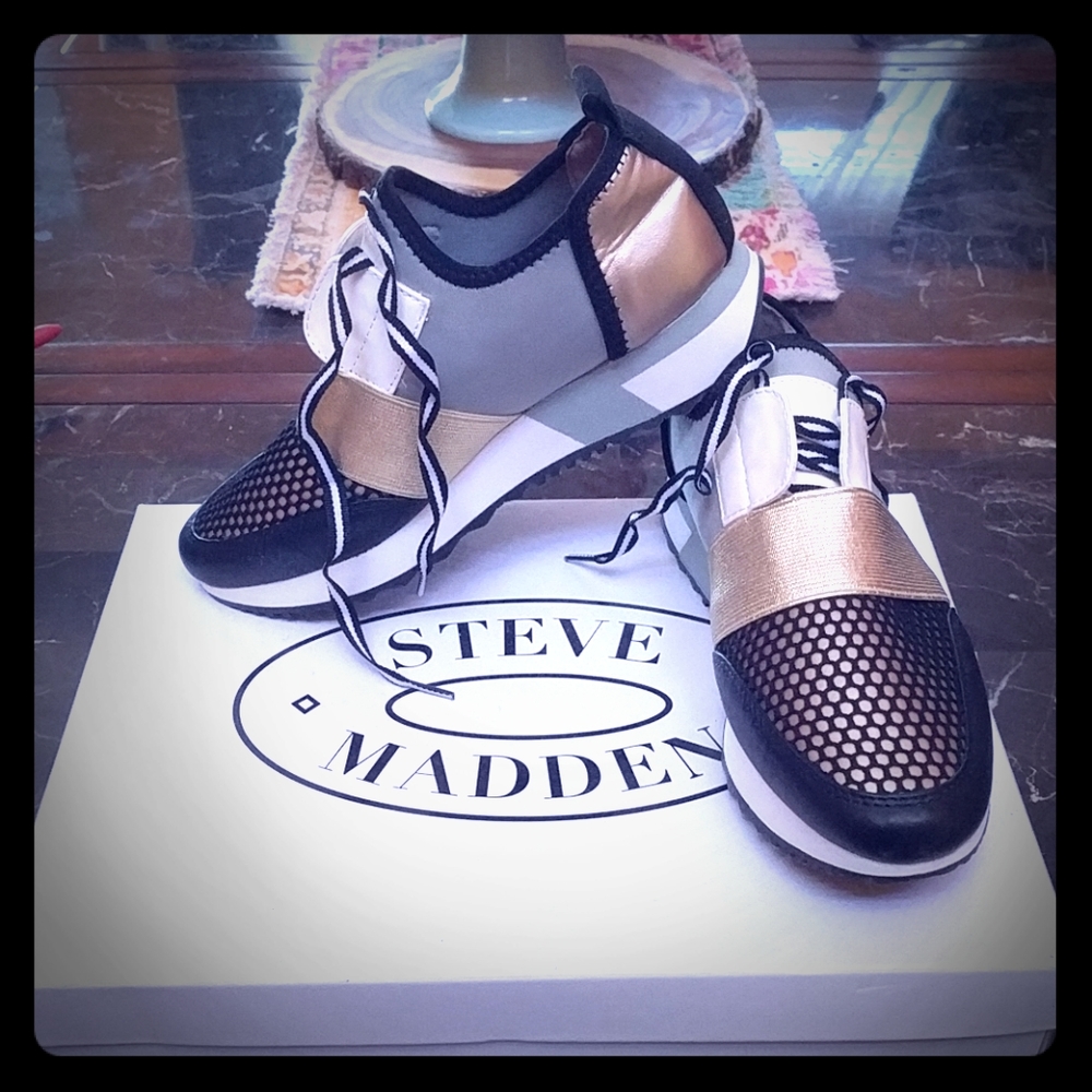 Steve Madden sneakers size 6